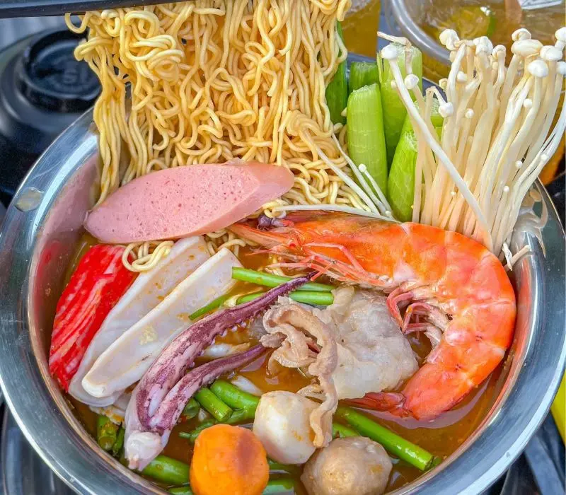 Mách bạn 8 quán lẩu 1 người dành cho team thích đi ăn một mình 4