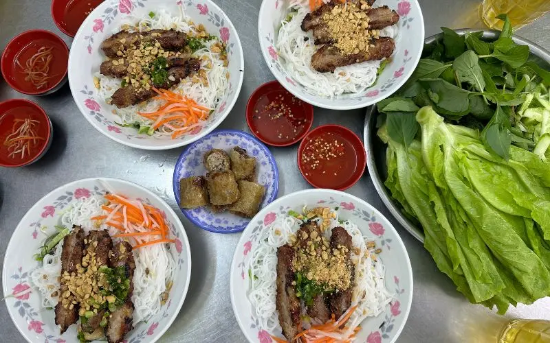 Mách bạn 9 quán ăn sáng quận 1 ngon, bổ, rẻ 6