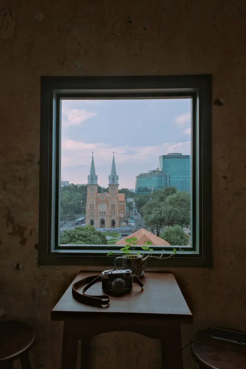 Người T&aacute;m Chuyện House: Cafe view nh&agrave; thờ Đức B&agrave; cho những t&acirc;m hồn b&igrave;nh y&ecirc;n 3