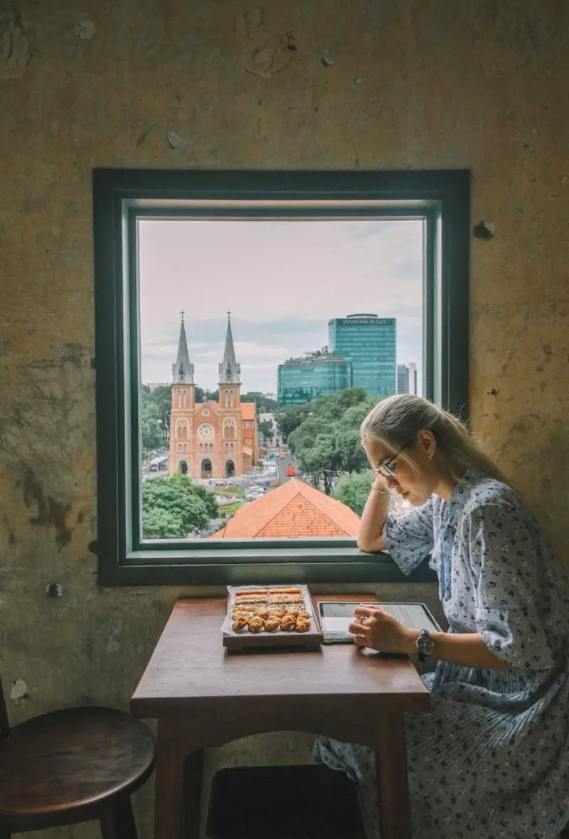 Người T&aacute;m Chuyện House: Cafe view nh&agrave; thờ Đức B&agrave; cho những t&acirc;m hồn b&igrave;nh y&ecirc;n 10