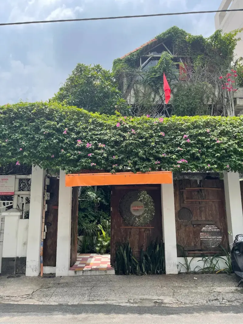 Nh&agrave; h&agrave;ng Cục Gạch Qu&aacute;n: Kh&ocirc;ng gian cơm nh&agrave; Việt đậm chất ho&agrave;i cổ 2