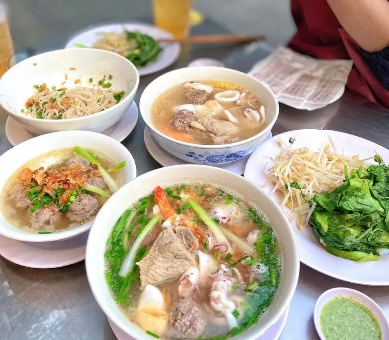 No căng bụng tại top 10 qu&aacute;n hủ tiếu mực ngon nhất S&agrave;i G&ograve;n 8