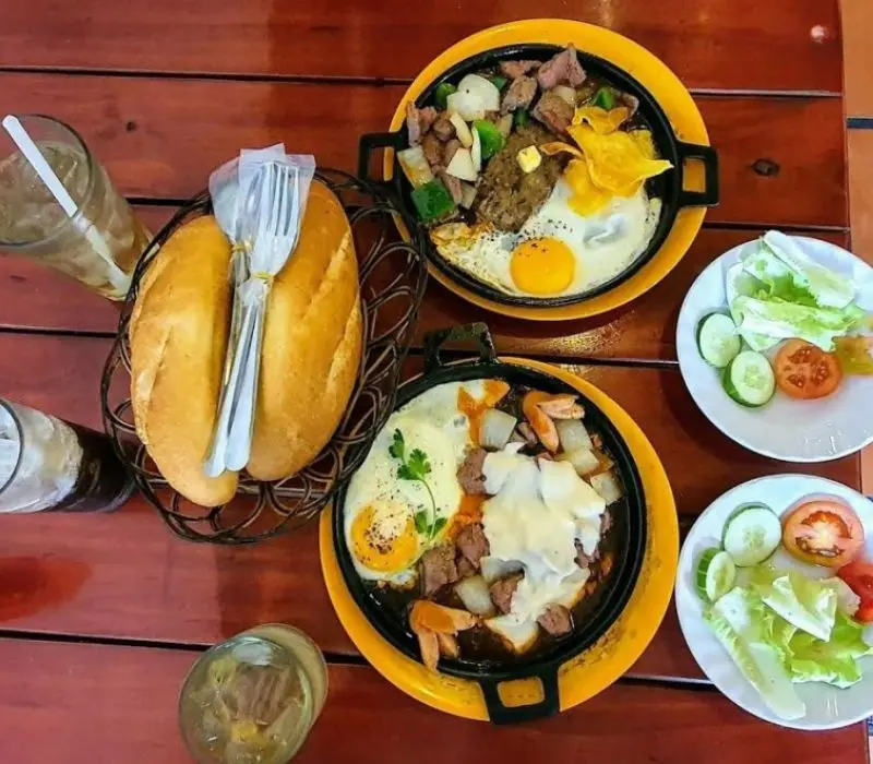 No căng bụng tại top 6 qu&aacute;n b&aacute;nh m&igrave; chảo Quận 1 ngon nhất 2