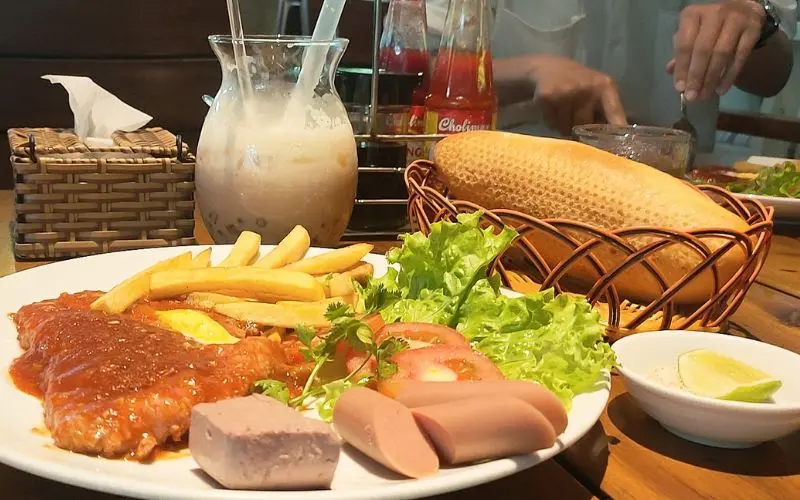 Qu&aacute;n Du Mi&ecirc;n Garden Cafe: Khu vườn xanh m&aacute;t giữa S&agrave;i Th&agrave;nh 8