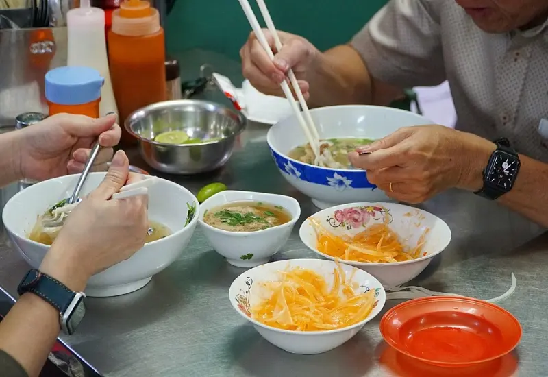 Qu&aacute;n phở Dậu hơn 60 năm tuổi &ldquo;trứ danh&rdquo; giữa l&ograve;ng S&agrave;i G&ograve;n 6