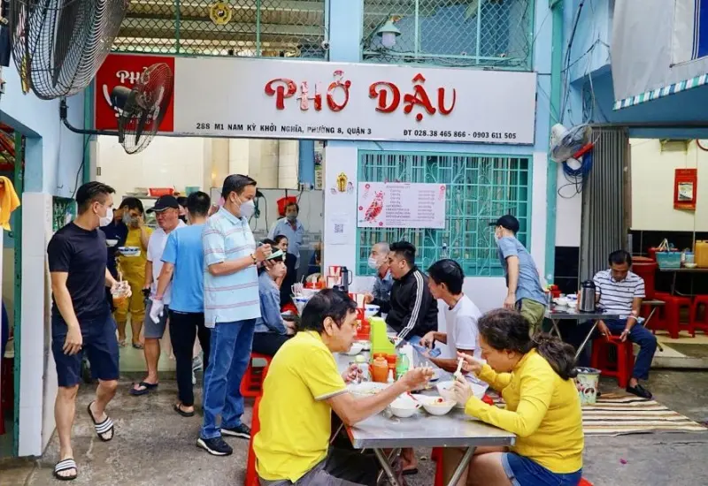 Qu&aacute;n phở Dậu hơn 60 năm tuổi &ldquo;trứ danh&rdquo; giữa l&ograve;ng S&agrave;i G&ograve;n 2