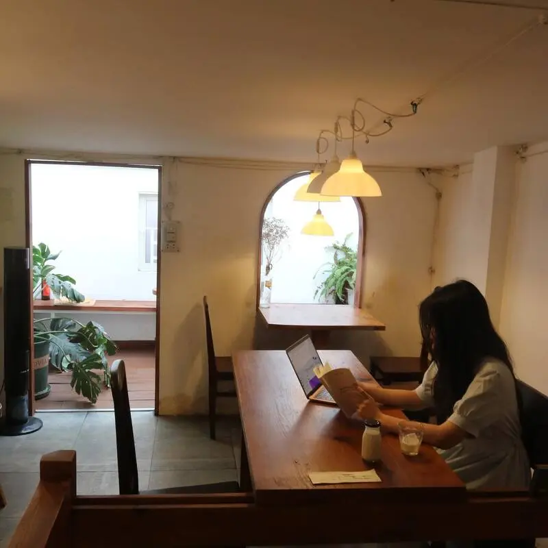 Reading Cabin, g&aacute;c x&eacute;p y&ecirc;n b&igrave;nh cho con chữ 5