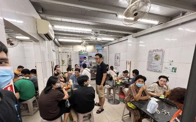 Review b&aacute;nh canh c&acirc;y B&ugrave;i Hữu Nghĩa đ&ocirc;ng kh&aacute;ch Quận 5 7
