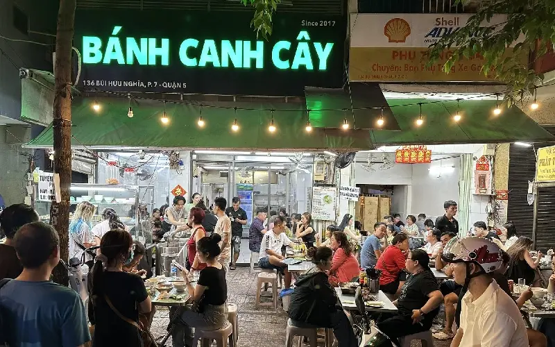 Review b&aacute;nh canh c&acirc;y B&ugrave;i Hữu Nghĩa đ&ocirc;ng kh&aacute;ch Quận 5 3
