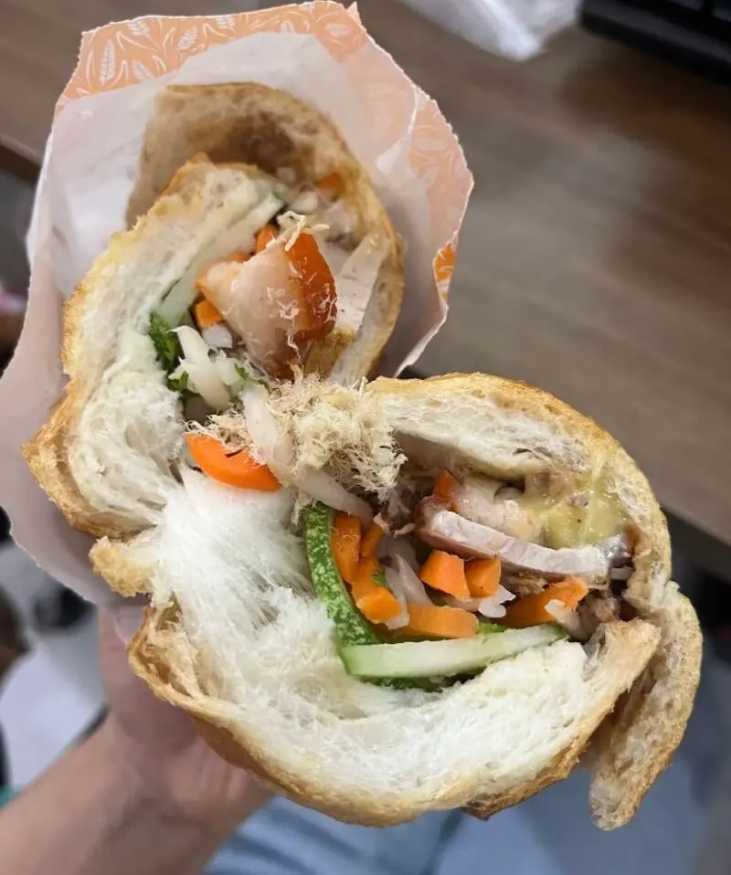 Review B&aacute;nh m&igrave; 110, đậm đ&agrave; hương vị ẩm thực đường phố S&agrave;i G&ograve;n 5