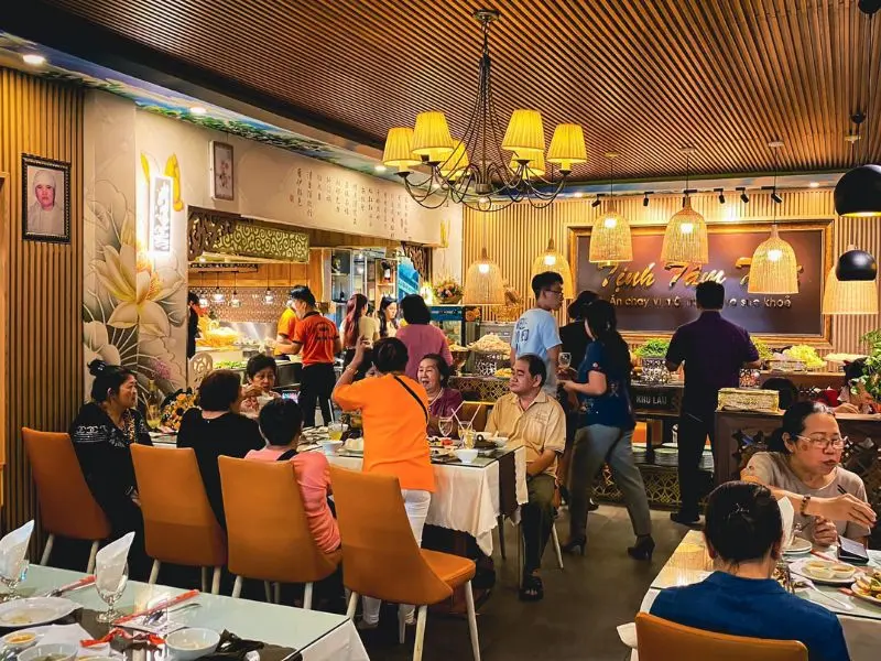 Review nh&agrave; h&agrave;ng Tịnh T&acirc;m Trai từ thực đơn đến kh&ocirc;ng gian 8