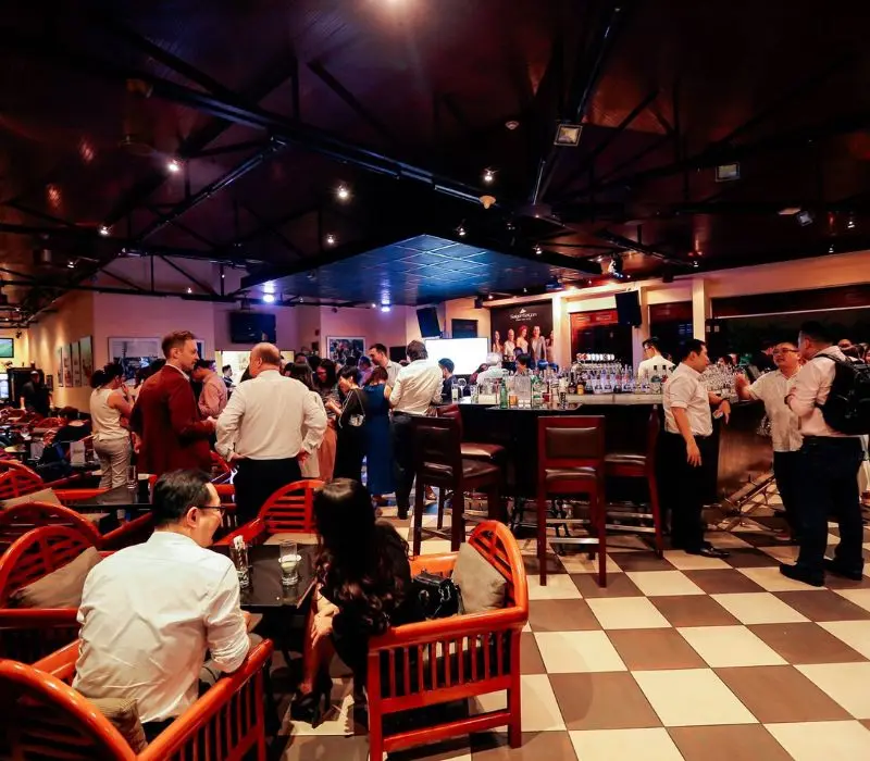 Saigon Saigon Rooftop Bar: Nơi lưu giữ lịch sử S&agrave;i G&ograve;n 4