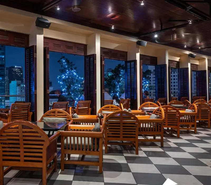 Saigon Saigon Rooftop Bar: Nơi lưu giữ lịch sử S&agrave;i G&ograve;n 10
