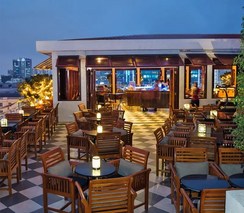 Saigon Saigon Rooftop Bar: Nơi lưu giữ lịch sử S&agrave;i G&ograve;n 11
