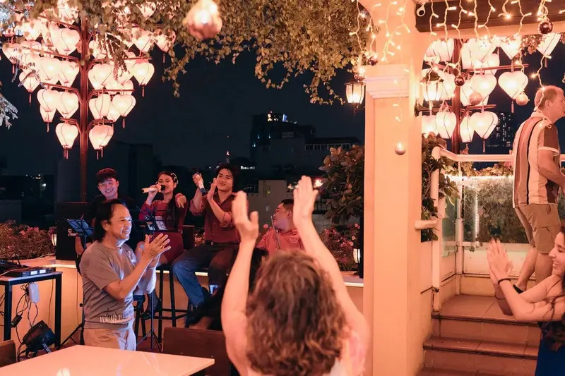 The View Rooftop Bar, kh&ocirc;ng gian Hội An giữa l&ograve;ng S&agrave;i G&ograve;n hoa lệ 8
