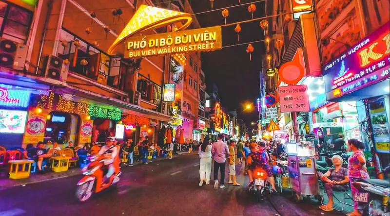 The View Rooftop Bar, kh&ocirc;ng gian Hội An giữa l&ograve;ng S&agrave;i G&ograve;n hoa lệ 3