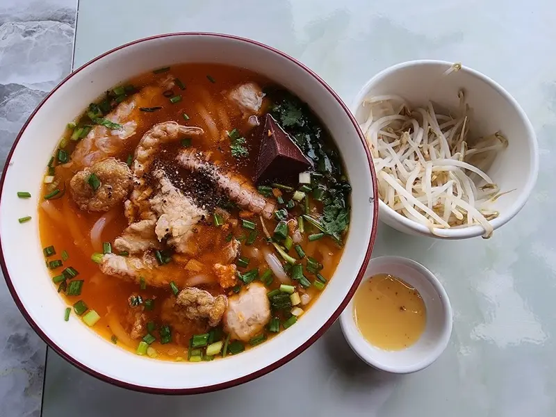 Thưởng thức b&aacute;nh canh t&ocirc;m t&iacute;t C&acirc;y B&agrave;ng nổi tiếng ở Cần Giờ 8