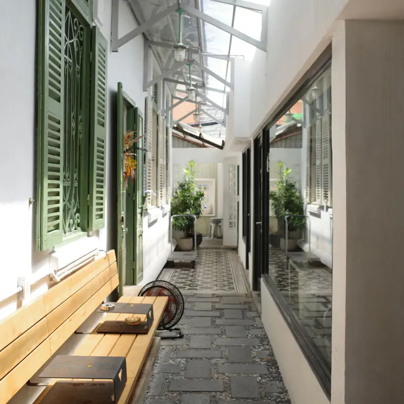 Thưởng thức c&agrave; ph&ecirc; đ&uacute;ng điệu tại Hummingbird Cafe Saigon 3