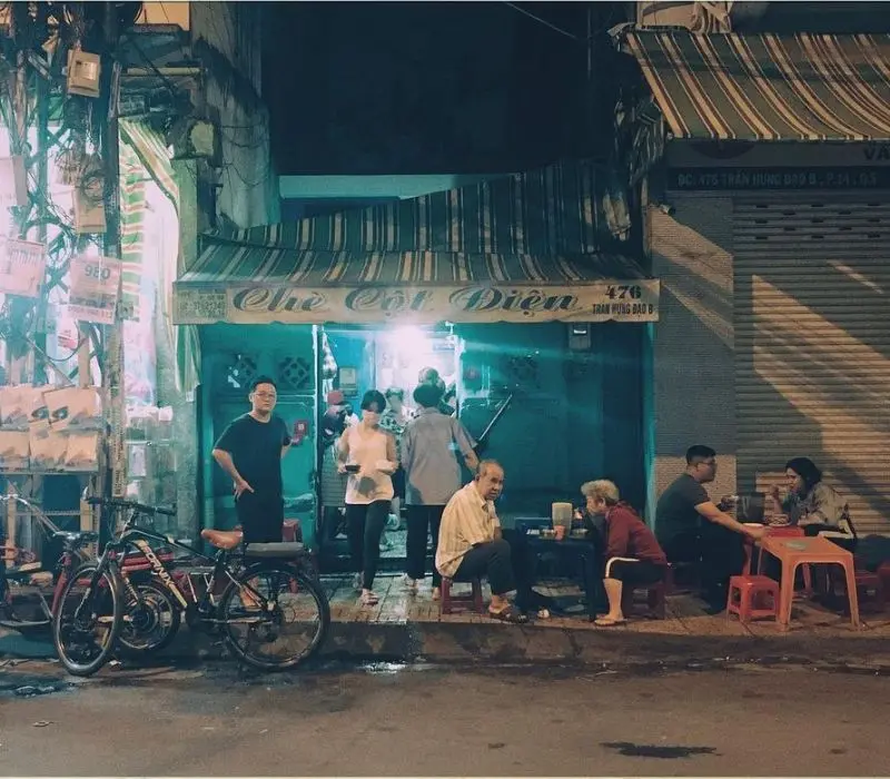 Thưởng thức ch&egrave; cột điện, qu&aacute;n ch&egrave; &ldquo;&acirc;m phủ&rdquo; 80 năm vẫn tấp nập kh&aacute;ch 4