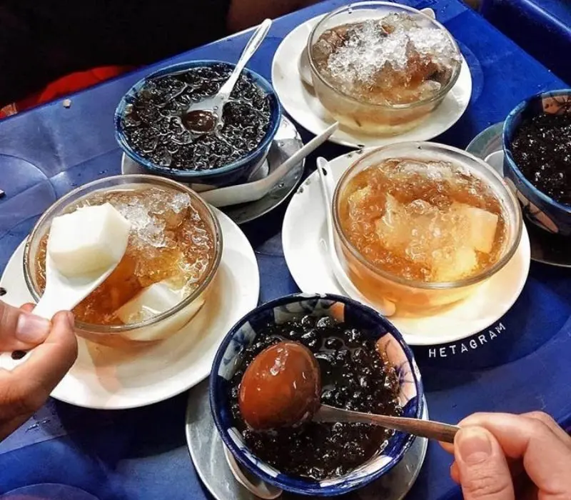 Thưởng thức ch&egrave; cột điện, qu&aacute;n ch&egrave; &ldquo;&acirc;m phủ&rdquo; 80 năm vẫn tấp nập kh&aacute;ch 5