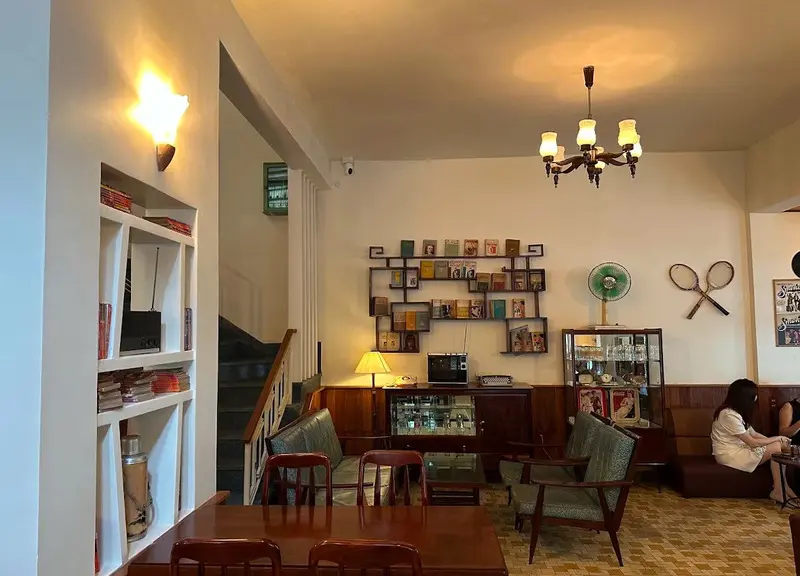 Tiệm Cà Phê Linh: Nơi thời gian dừng lại giữa Sài Gòn 1975 6