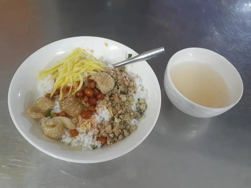 Top 10 qu&aacute;n cơm hến ngon đ&uacute;ng vị Huế giữa l&ograve;ng S&agrave;i G&ograve;n 4