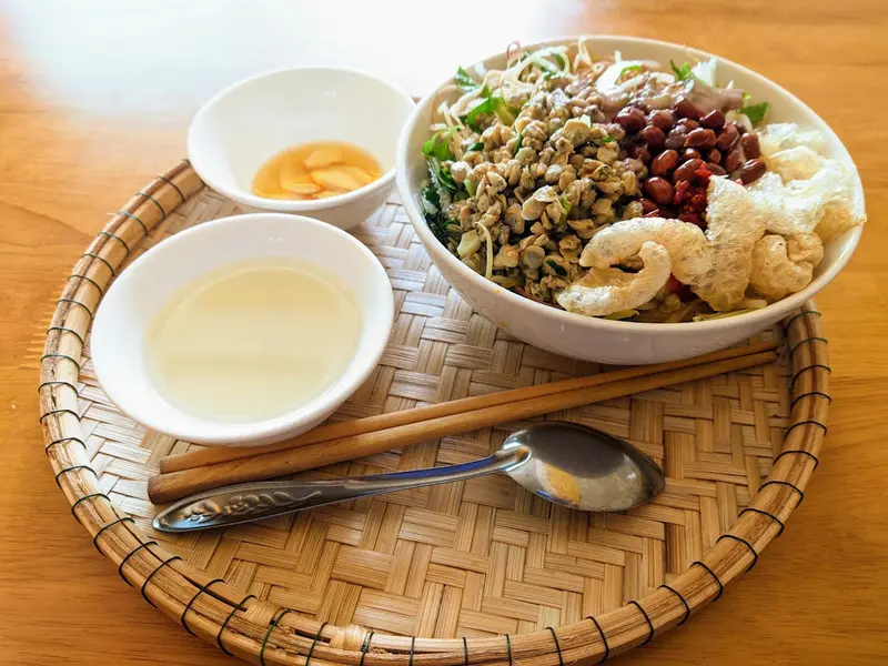 Top 10 qu&aacute;n cơm hến ngon đ&uacute;ng vị Huế giữa l&ograve;ng S&agrave;i G&ograve;n 7
