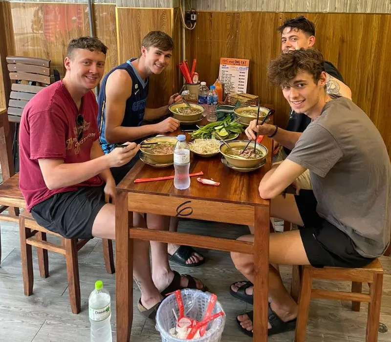 Top 10 qu&aacute;n phở g&agrave; ngon nhất S&agrave;i Th&agrave;nh 9