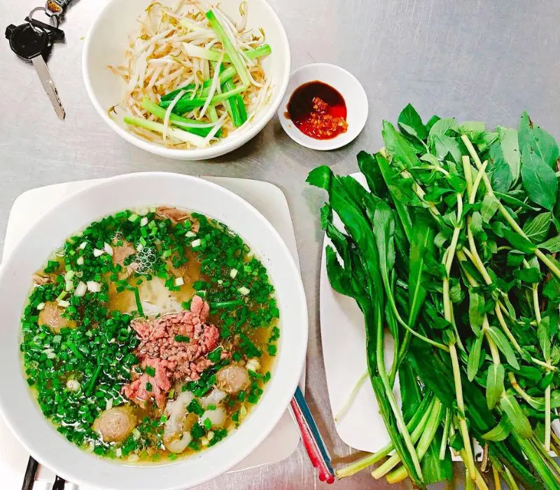 Top 10 qu&aacute;n phở g&agrave; ngon nhất S&agrave;i Th&agrave;nh 10