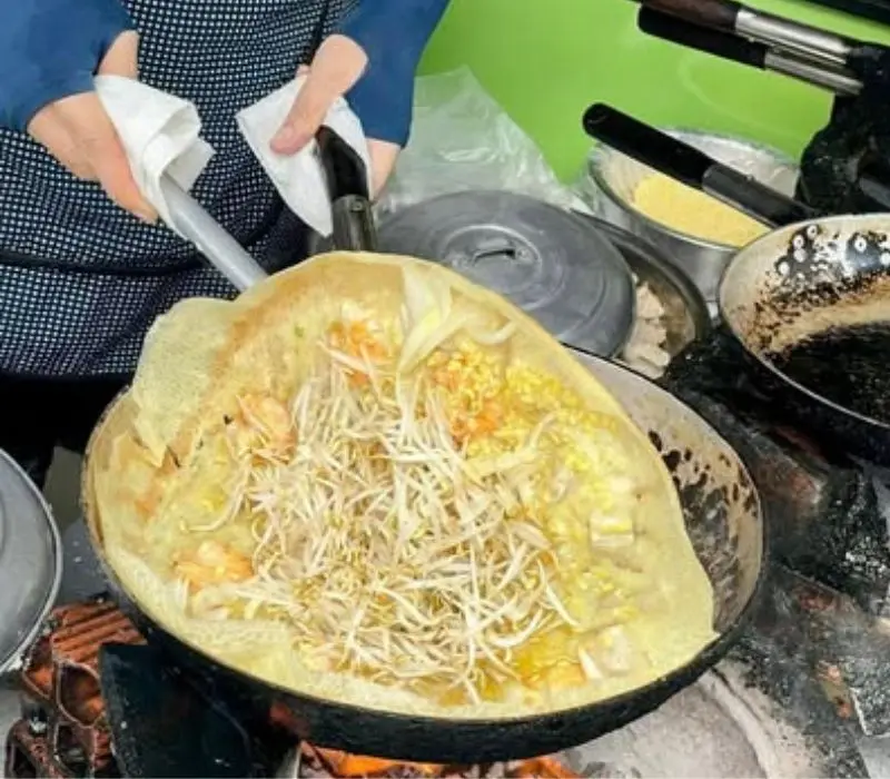 Top 11 qu&aacute;n b&aacute;nh x&egrave;o quận 1 ngon chuẩn vị, ăn l&agrave; ghiền 3