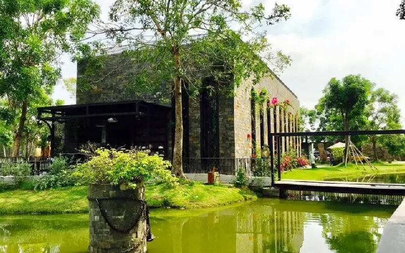 Top 15+ qu&aacute;n cafe s&acirc;n vườn đẹp, tho&aacute;ng m&aacute;t ở TP.HCM 3