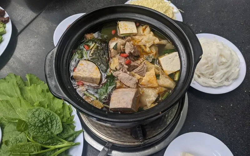 Top 15 qu&aacute;n lẩu d&ecirc; S&agrave;i G&ograve;n ngon nức tiếng v&agrave; gi&aacute; b&igrave;nh d&acirc;n 3