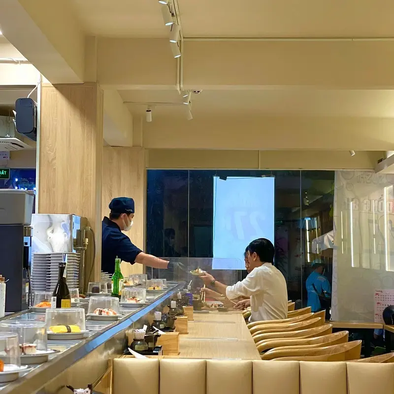 Top 6 qu&aacute;n sushi băng chuyền ngon bổ rẻ tại TP.HCM 7
