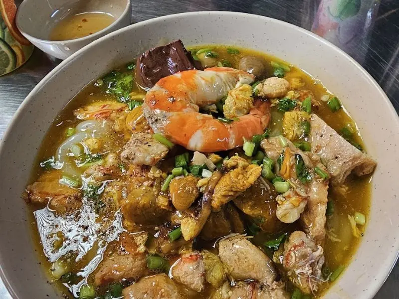Top 8 quán bánh canh cua quận 1 ngon nức tiếng không thể bỏ lỡ 3