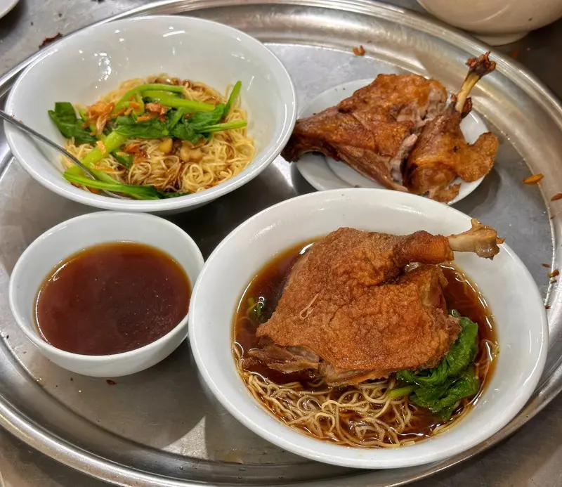 Trải nghiệm 14 qu&aacute;n m&igrave; vịt tiềm thơm ngon nhất nh&igrave; S&agrave;i G&ograve;n 6