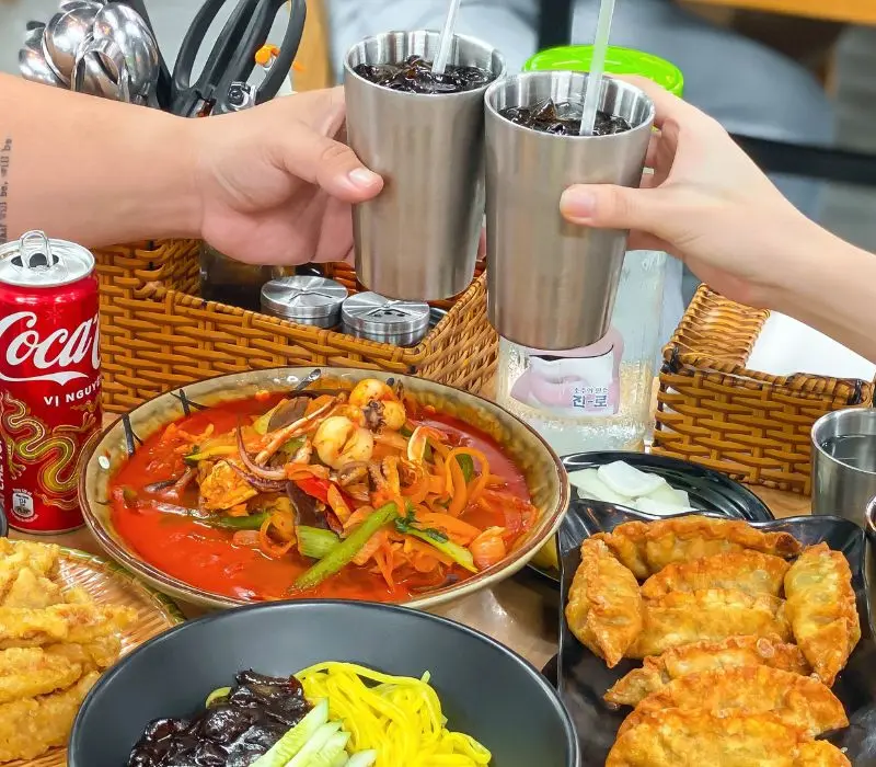 Truyền Thuyết ChamPong: Trải nghiệm ẩm thực H&agrave;n Quốc chuẩn vị giữa l&ograve;ng S&agrave;i G&ograve;n 4