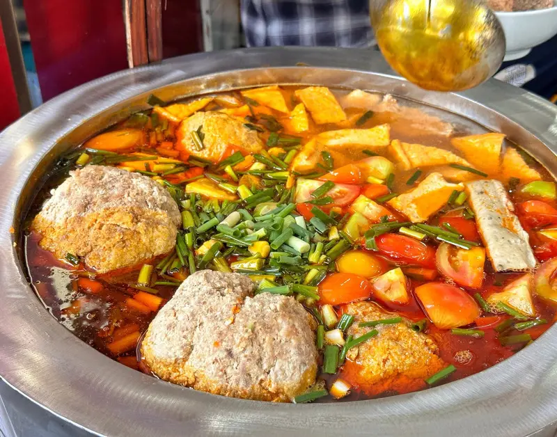 Vấn vương hương vị bún riêu Gánh chợ Bến Thành 40 năm tuổi 4