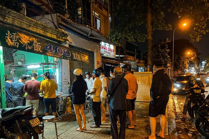 Xôi nhà xác hơn 50 năm nức tiếng Chợ Lớn, tấp nập người mua 14