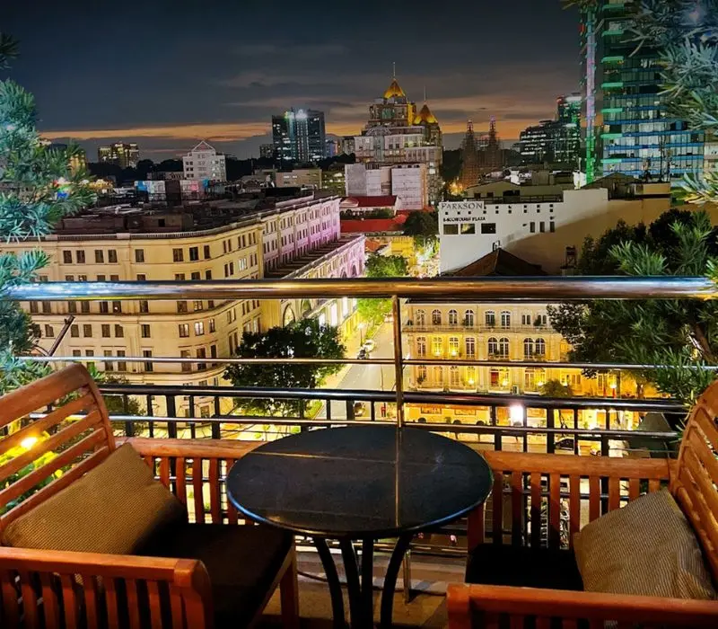 Saigon Saigon Rooftop Bar: Nơi lưu giữ lịch sử Sài Gòn