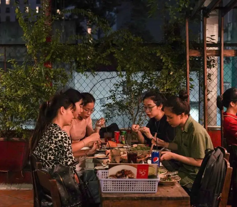 Top 10 quán ăn quận 3 đa dạng mỹ vị từ bình dân đến đắt đỏ