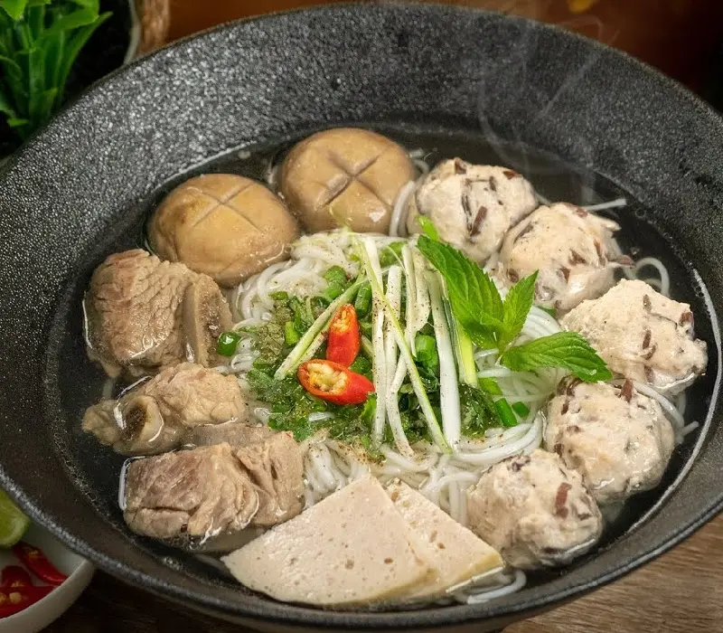 Top 10 quán bún mọc ở Sài Gòn giữ nguyên hương vị truyền thống