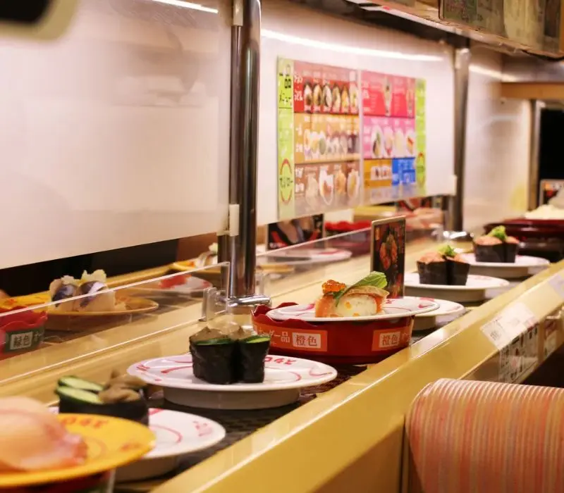 Top 6 quán sushi băng chuyền ngon bổ rẻ tại TP.HCM