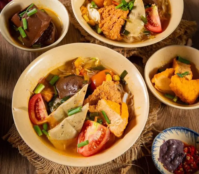Vấn vương hương vị bún riêu Gánh chợ Bến Thành 40 năm tuổi
