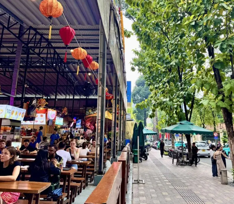 Bến Thành Street Food Market: Trải nghiệm ẩm thực đường phố Sài Gòn