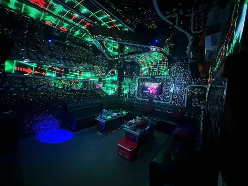 9 qu&aacute;n karaoke H&oacute;c M&ocirc;n c&oacute; d&agrave;n &acirc;m thanh xịn v&agrave; kh&ocirc;ng gian đẹp 8