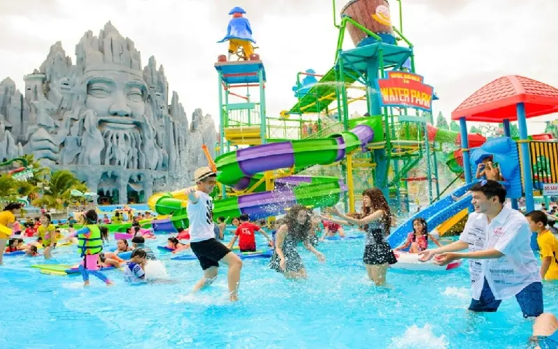 Check-in 7 c&ocirc;ng vi&ecirc;n nước hot nhất S&agrave;i G&ograve;n đ&aacute;ng trải nghiệm 2