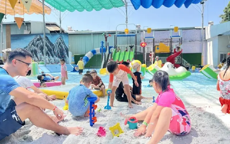 Check-in 7 c&ocirc;ng vi&ecirc;n nước hot nhất S&agrave;i G&ograve;n đ&aacute;ng trải nghiệm 12