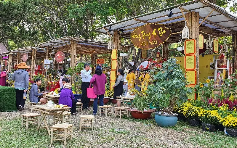 Check-in nhanh 3 vườn hoa tết đẹp, miễn ph&iacute; tại TPHCM 16
