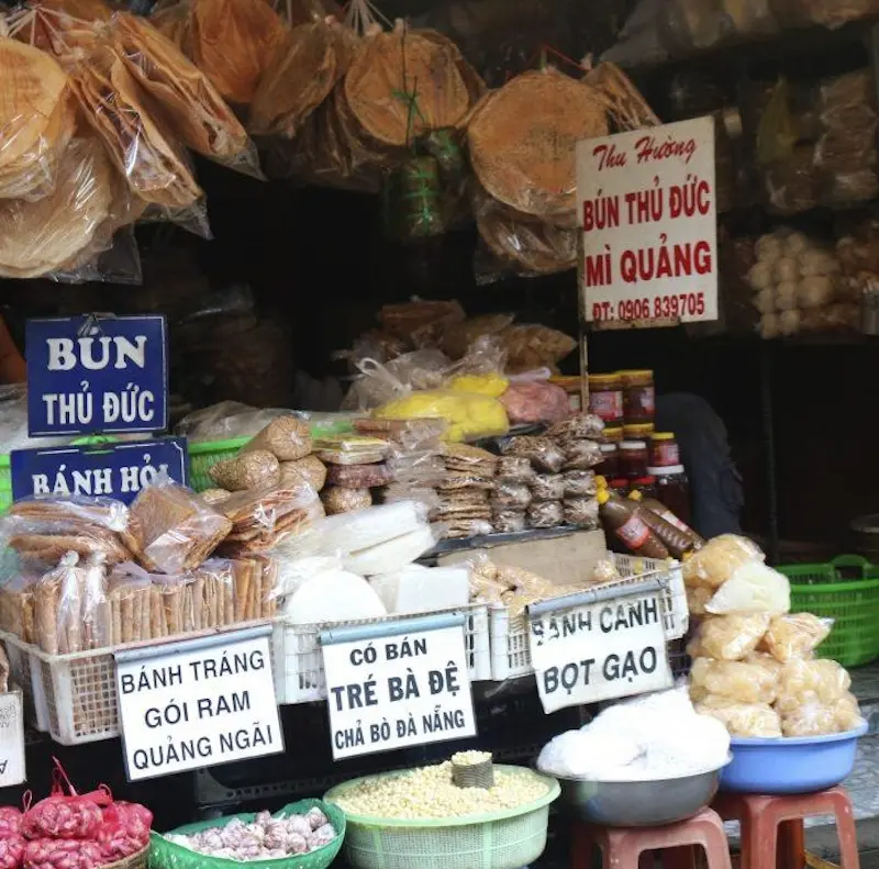 Chợ b&agrave; Hoa: Thi&ecirc;n đường đặc sản miền Trung giữa S&agrave;i G&ograve;n 3