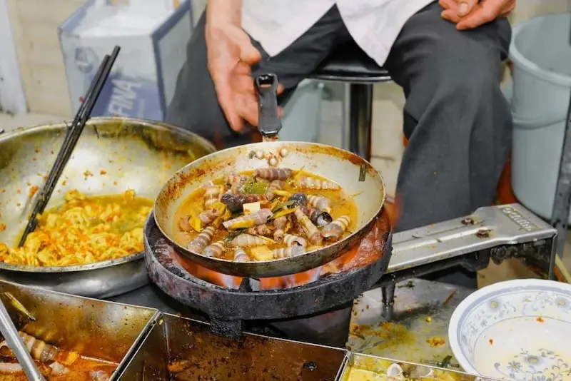 Chợ b&agrave; Hoa: Thi&ecirc;n đường đặc sản miền Trung giữa S&agrave;i G&ograve;n 7